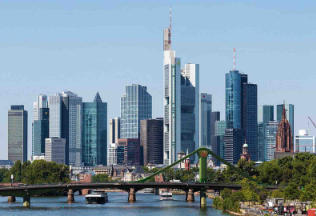 Günstiger Flughafentransfer Frankfurt online buchen mit Bestpreisgarantie